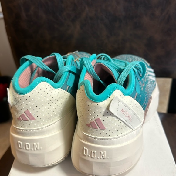 adidas Kids' D.O.N. Issue #4 Basketball Shoes: BLUE/OFF-WHITE: NEW IN BOX: SZ 7 - Picture 5 of 9